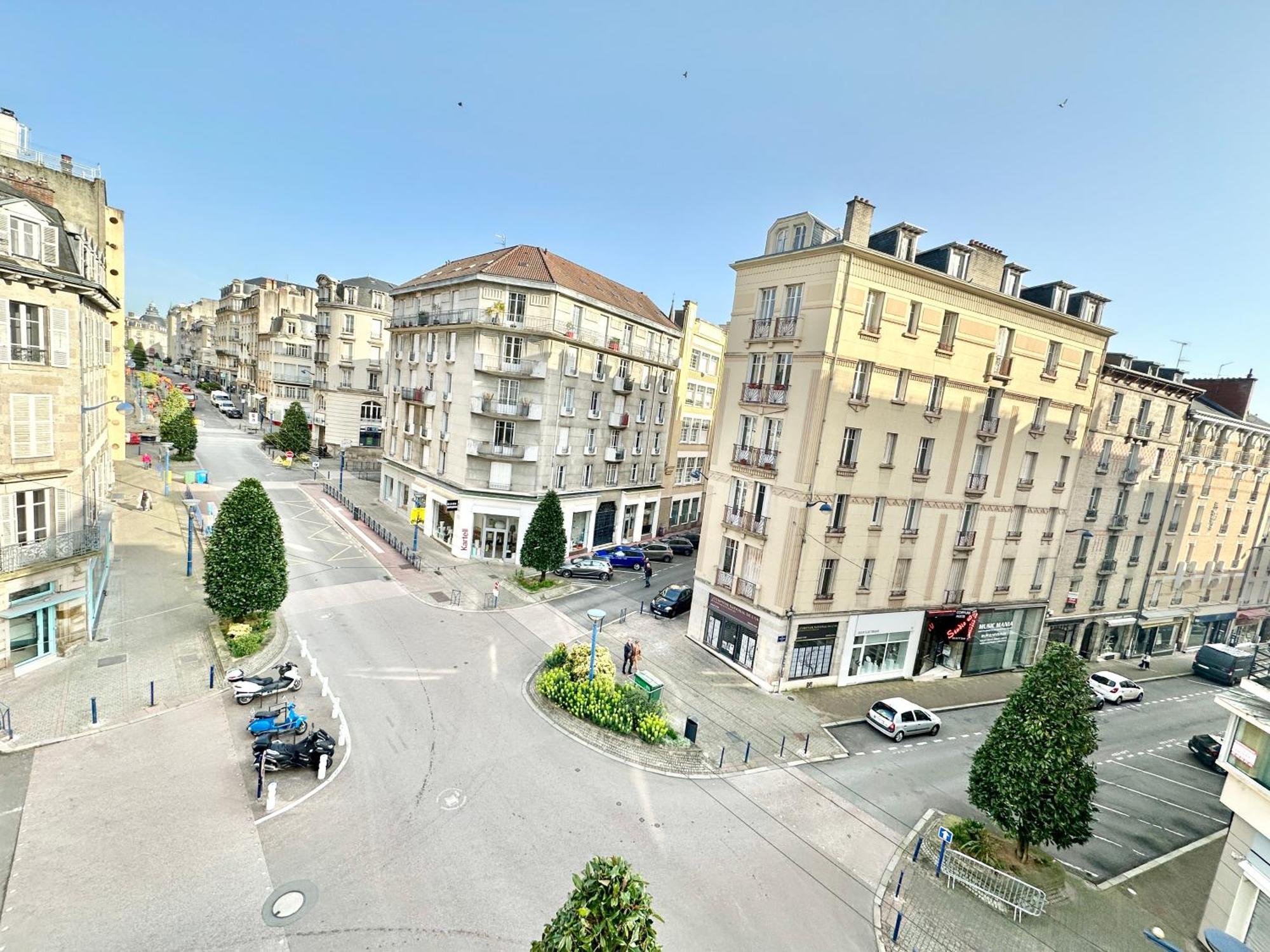 Le Bourgeois, Spacieux Et Limoges